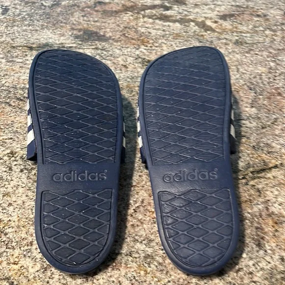 Adidas Adilette Mens slide sandals - Picture 3 of 3